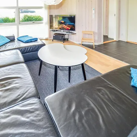 Three-bedroom In Hébergement de vacances Løkken